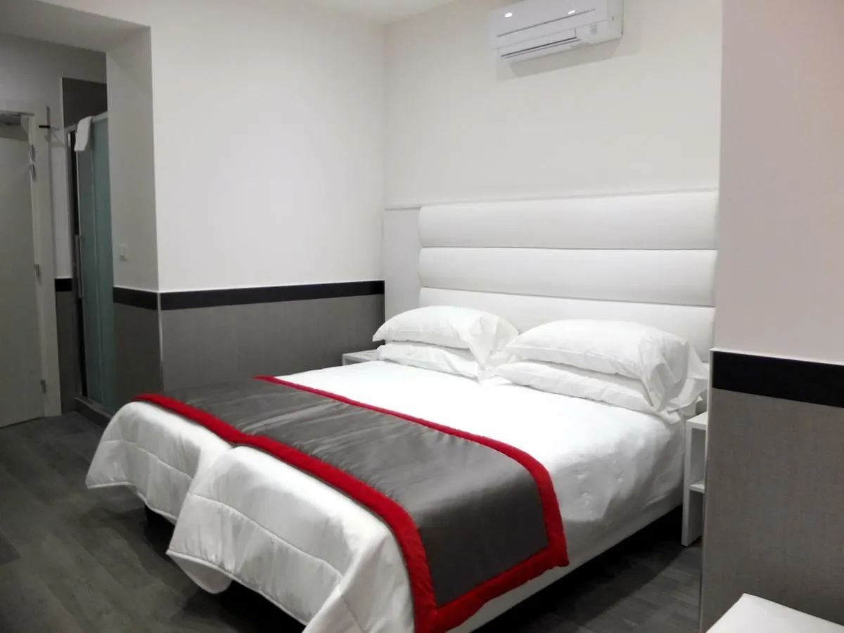 Astoria Golden Gate Hotel Rome 2*,